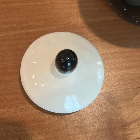 Rae Dunn “scoop” sugar dish with lid. Cream and black polka dot. RARE. - Picture 6 of 9